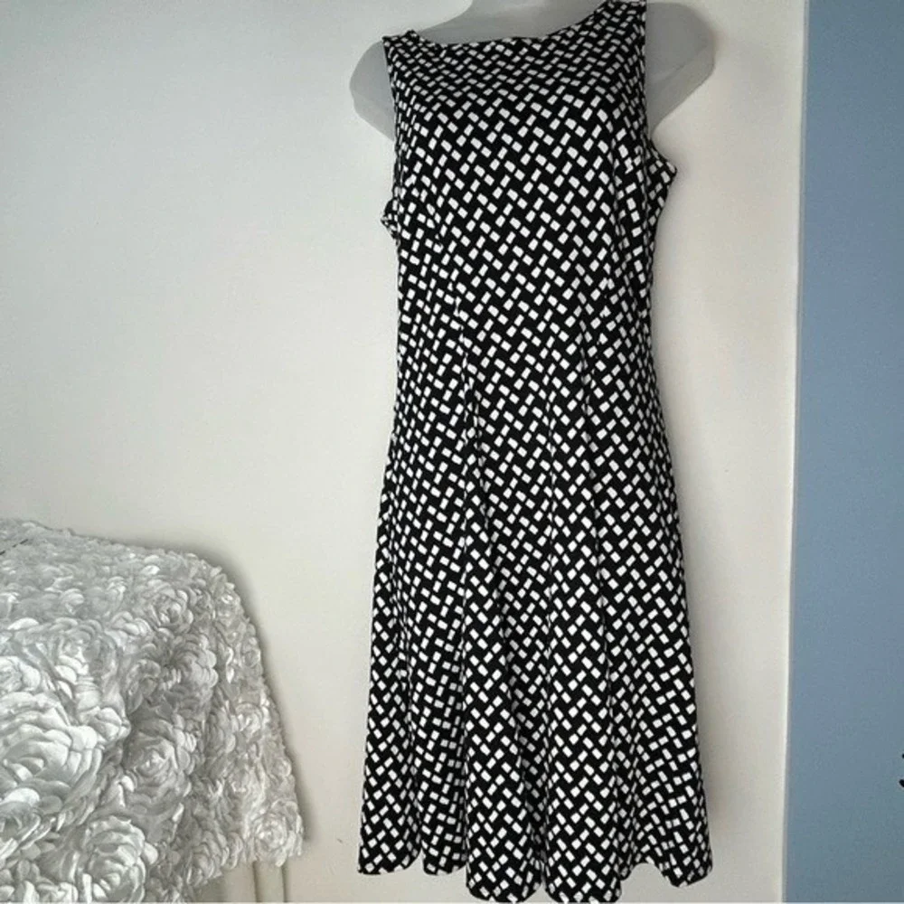 New York & Company Black/White Square Shapes Swing Dress Small‎